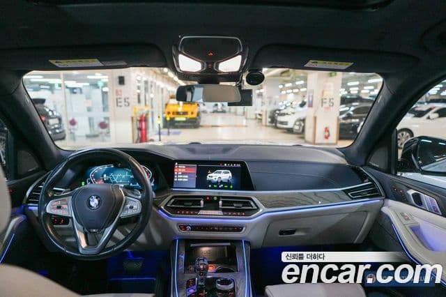 BMW X7 2019 — Photo 15/20