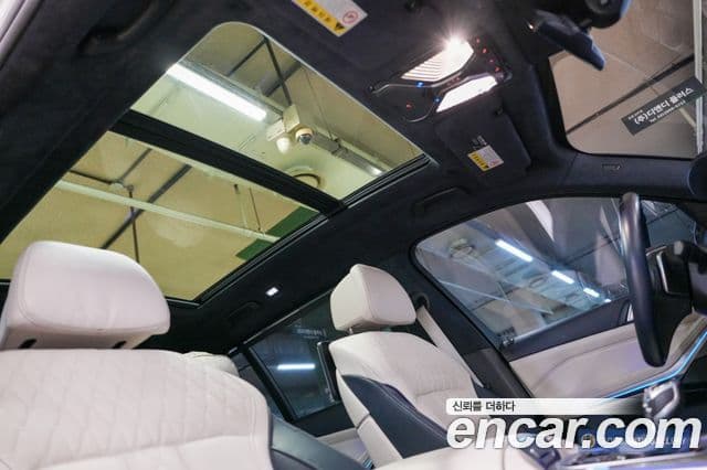 BMW X7 2019 — Photo 8/20