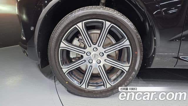 Volvo XC60 2018 — ფოტო 5/20