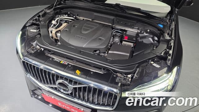 Volvo XC60 2018 — ფოტო 6/20