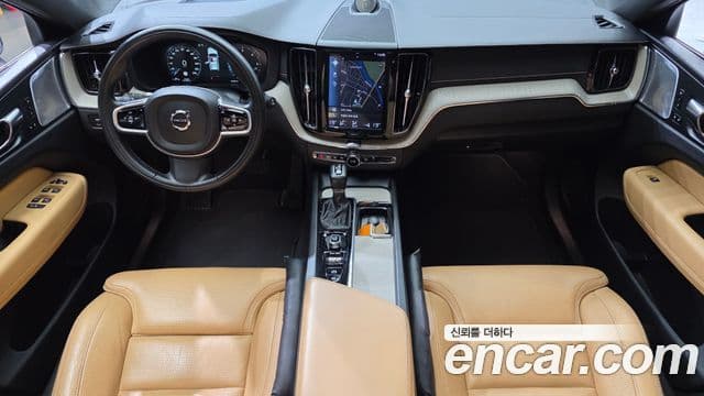 Volvo XC60 2018 — ფოტო 7/20
