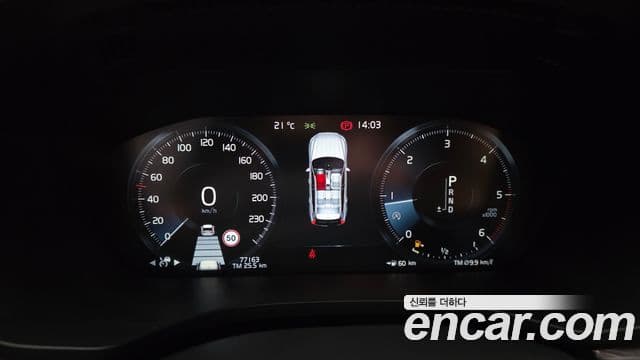 Volvo XC60 2018 — ფოტო 8/20