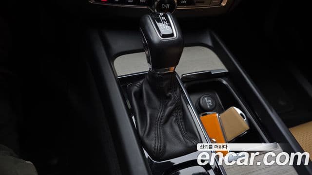 Volvo XC60 2018 — ფოტო 9/20