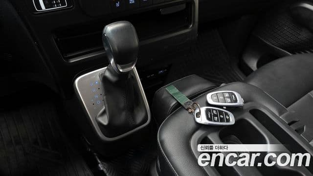 Hyundai Staria 2022 — ფოტო 9/20