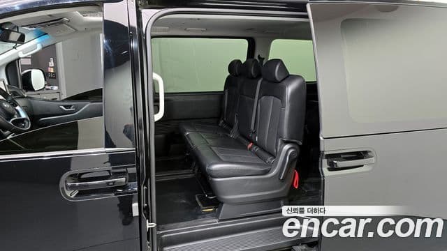 Hyundai Staria 2022 — ფოტო 11/20