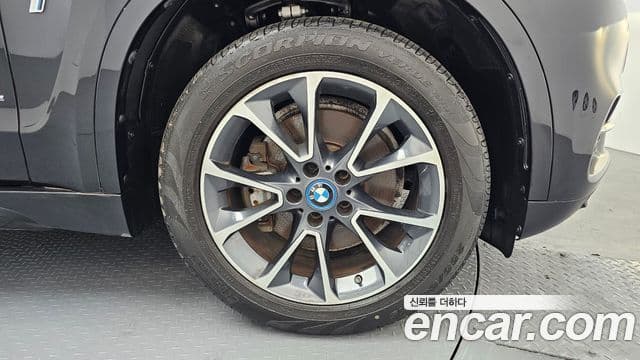 BMW X5 2018 — Photo 27/31