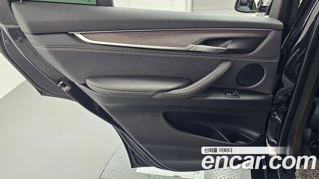 BMW X5 2018 — Photo 18/31