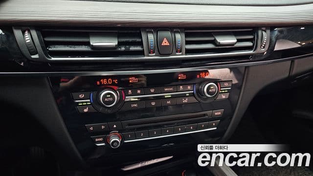 BMW X5 2018 — Photo 28/31