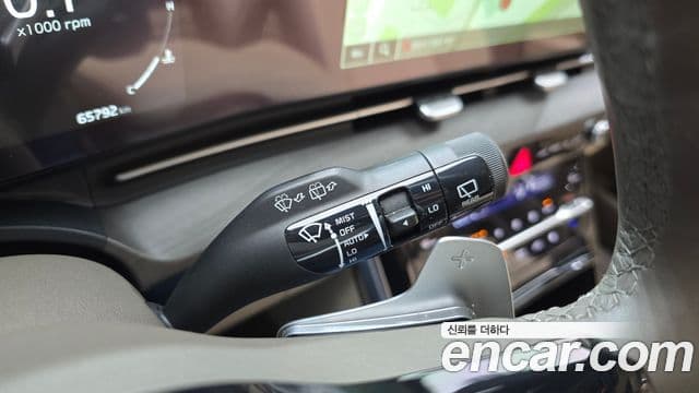 Kia Carnival 2023 — Şəkil 17/20