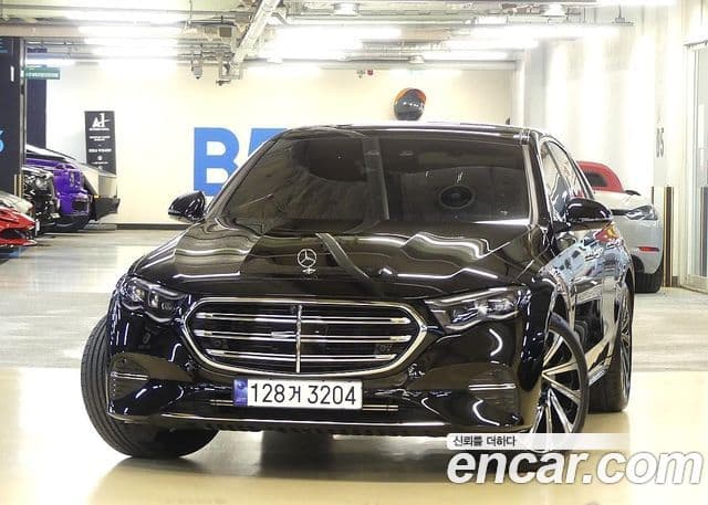 Mercedes-Benz E-Class 2024 — Photo 3/20