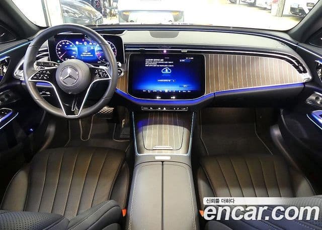 Mercedes-Benz E-Class 2024 — Photo 14/20