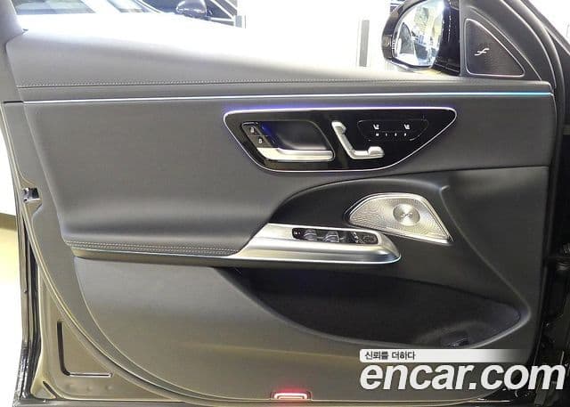 Mercedes-Benz E-Class 2024 — Photo 18/20