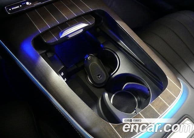 Mercedes-Benz E-Class 2024 — Photo 4/20