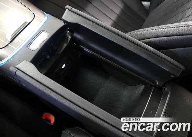 Mercedes-Benz E-Class 2024 — Photo 13/20