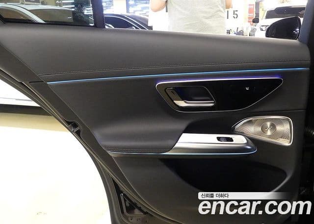 Mercedes-Benz E-Class 2024 — Photo 17/20