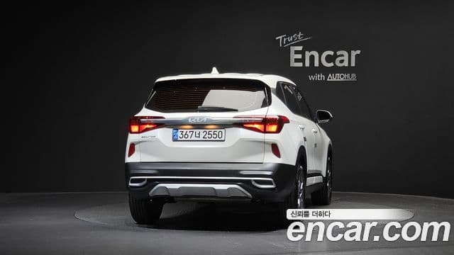 Kia Seltos 2022 — ფოტო 4/20