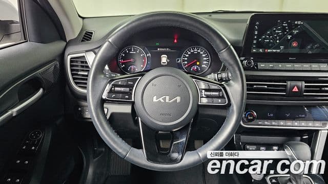 Kia Seltos 2022 — ფოტო 13/20
