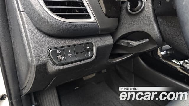 Kia Seltos 2022 — ფოტო 17/20