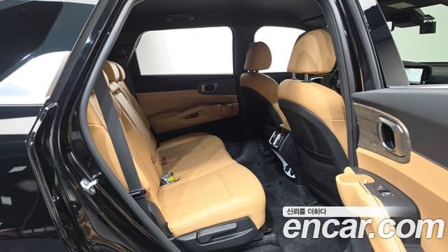 Kia Sorento 2022 — Фото 11/20