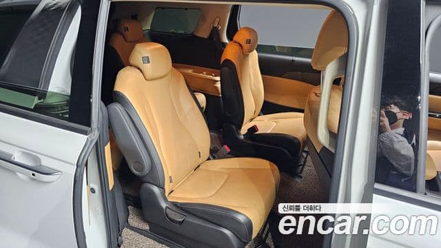 Kia Carnival 2022 — Фото 12/20