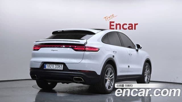 Porsche Cayenne 2021 — Photo 21/34