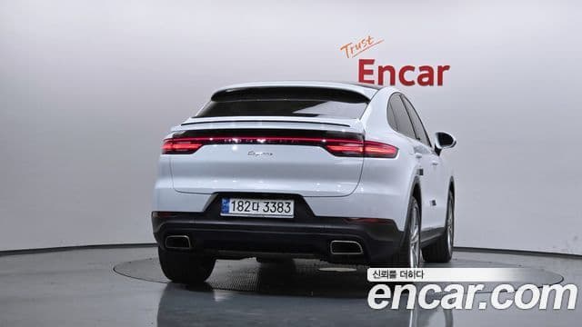 Porsche Cayenne 2021 — Photo 18/34