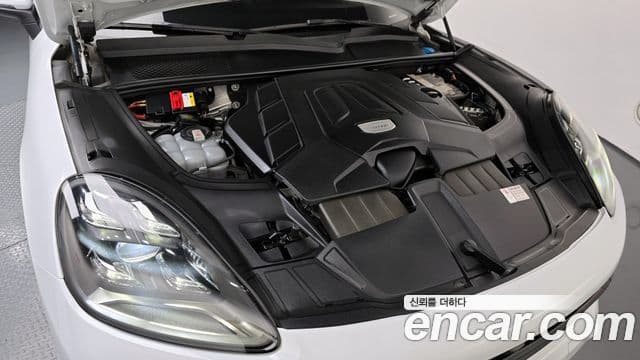 Porsche Cayenne 2021 — Photo 19/34