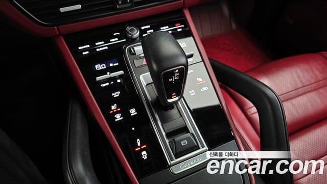 Porsche Cayenne 2021 — Photo 9/34