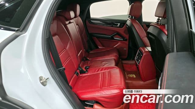 Porsche Cayenne 2021 — Photo 22/34