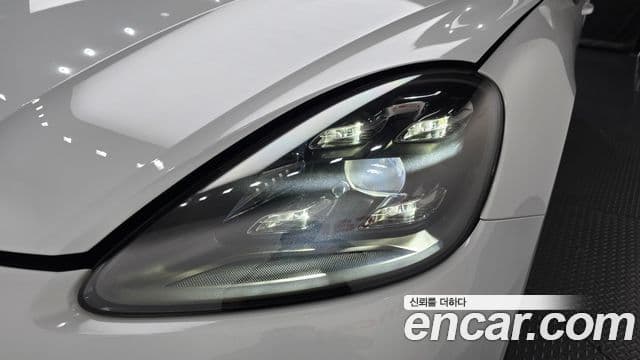 Porsche Cayenne 2021 — Photo 28/34
