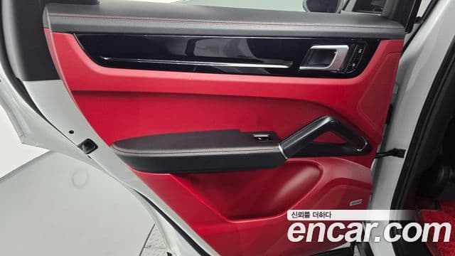 Porsche Cayenne 2021 — Photo 26/34