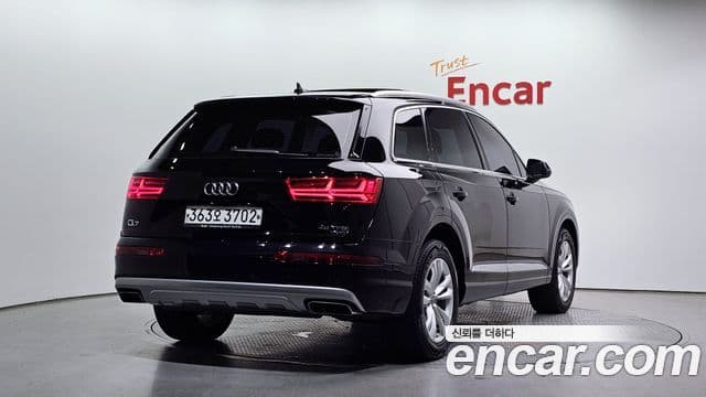 Audi Q7 2019 — ფოტო 2/20