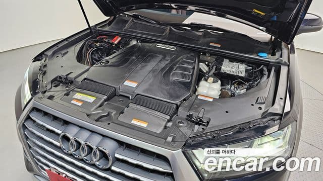 Audi Q7 2019 — ფოტო 6/20