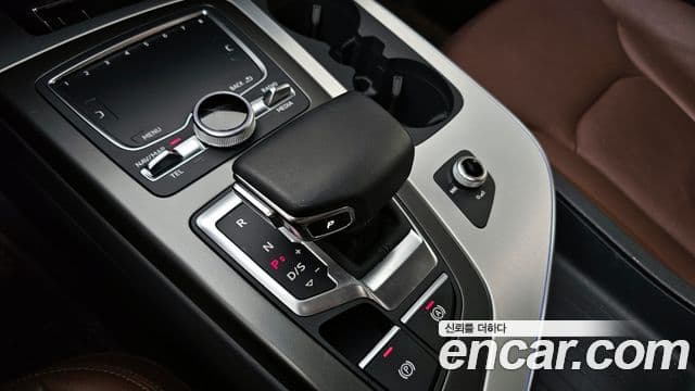 Audi Q7 2019 — ფოტო 9/20