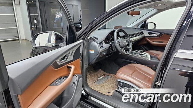 Audi Q7 2019 — ფოტო 10/20