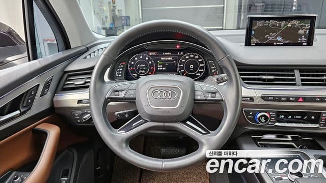 Audi Q7 2019 — ფოტო 13/20