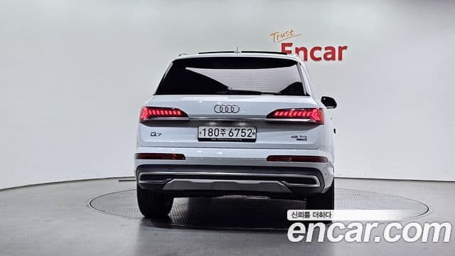 Audi Q7 2020 — Фото 4/20