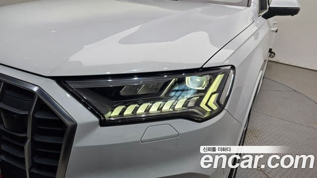 Audi Q7 2020 — Photo 27/32