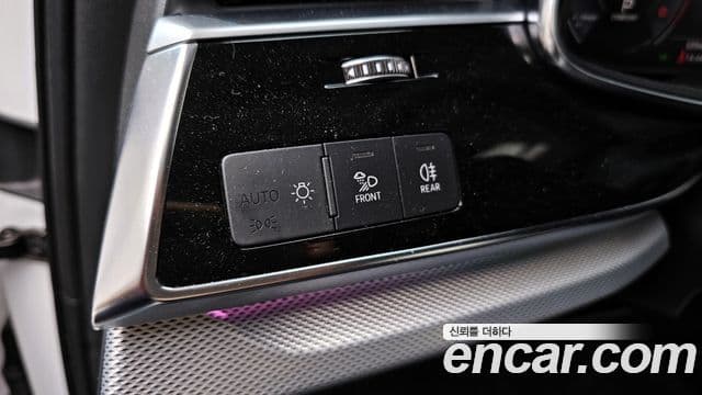 Audi Q7 2020 — Photo 9/32