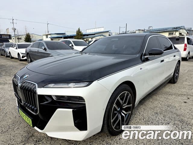 BMW 7 Series 2023 — ფოტო 3/20