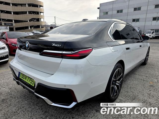 BMW 7 Series 2023 — ფოტო 4/20