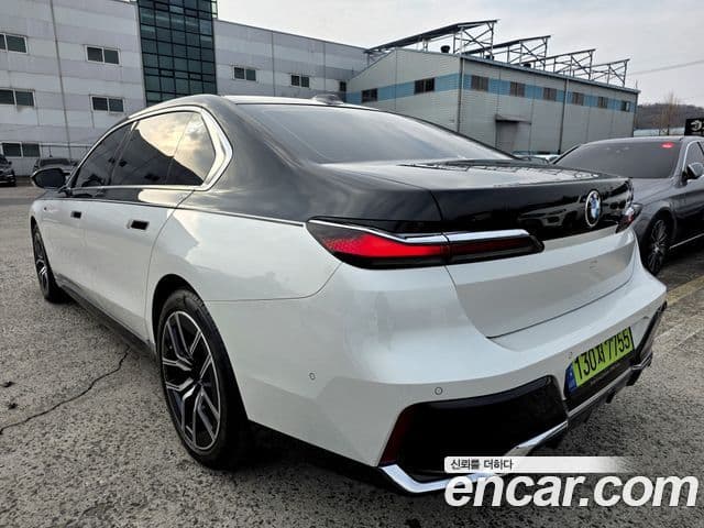BMW 7 Series 2023 — ფოტო 6/20