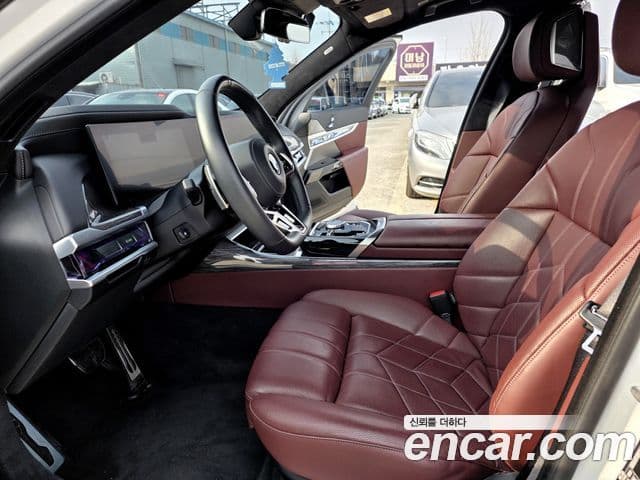 BMW 7 Series 2023 — ფოტო 14/20