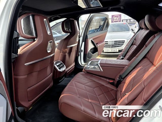 BMW 7 Series 2023 — ფოტო 15/20