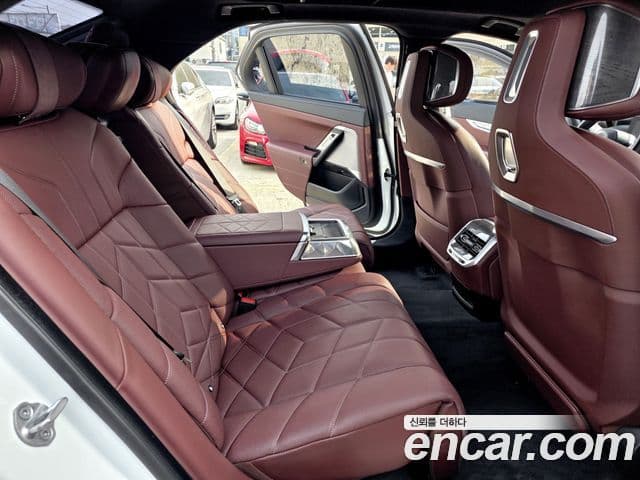 BMW 7 Series 2023 — ფოტო 16/20
