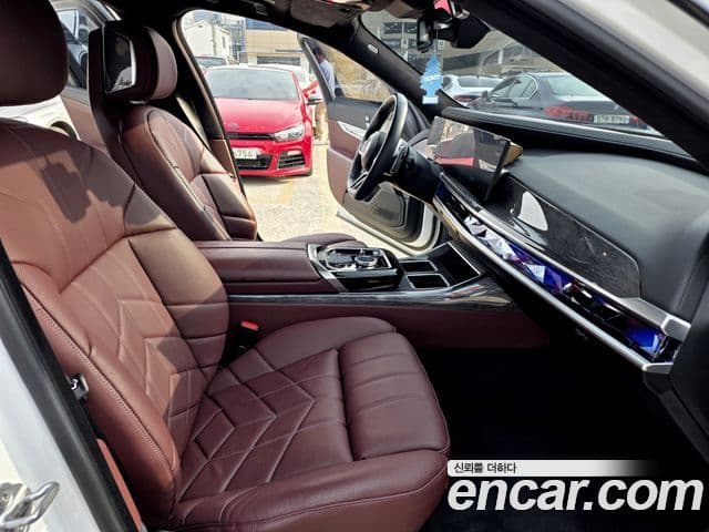 BMW 7 Series 2023 — ფოტო 17/20