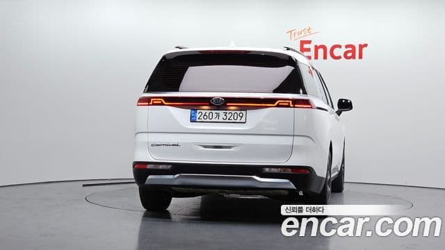 Kia Carnival 2021 — ფოტო 4/20