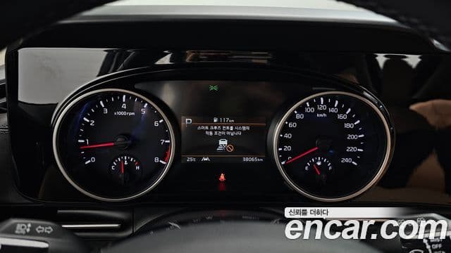 Kia Carnival 2021 — ფოტო 8/20