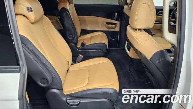 Kia Carnival 2021 — ფოტო 12/20