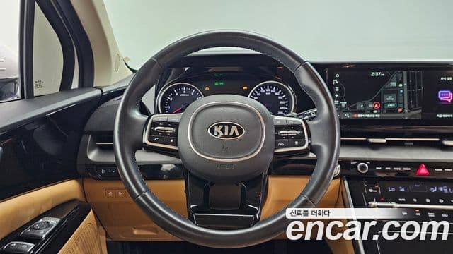 Kia Carnival 2021 — ფოტო 13/20